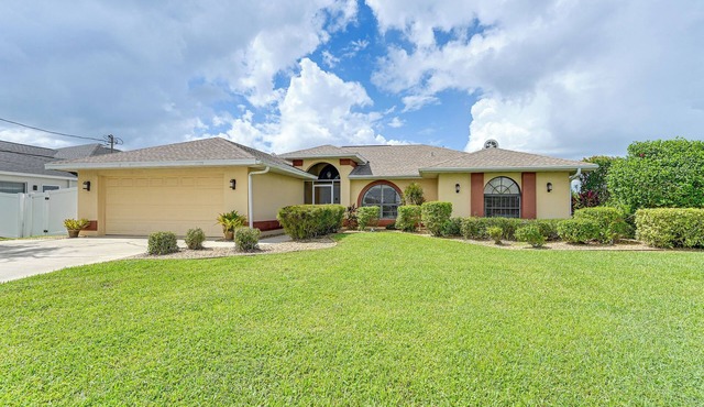 Waterfront Cape Coral Home: Views & Birdwatching