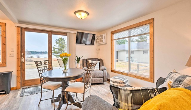 Waterfront Castle Rock Lake Cabin w/Deck & Grill