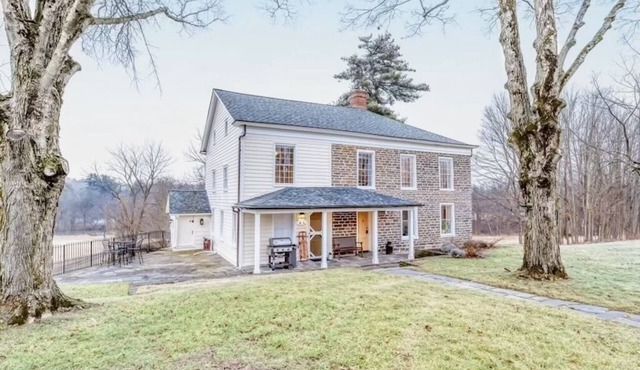 Waterfront catskills farmstay in a 19th Century historic home on an Alpaca Farm