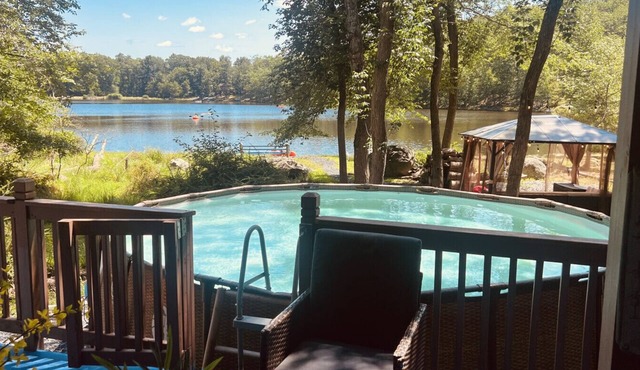 Waterfront Chalet W hot-tub & Pool