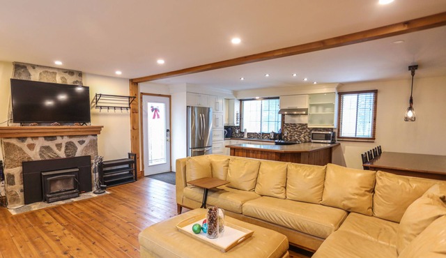 Waterfront Chalet in the heart of Rawdon. Just min. from all amenities.
