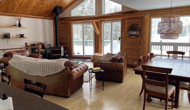 Waterfront Chalet Oasis perfect for a quiet summer or winter getaway