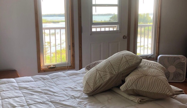 ☀️ Waterfront Chalet with Boat Ramp, Dock and Access to Lake Huron! 💦