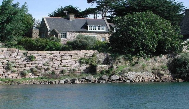 Waterfront charm and authenticity! Rated 3 stars.