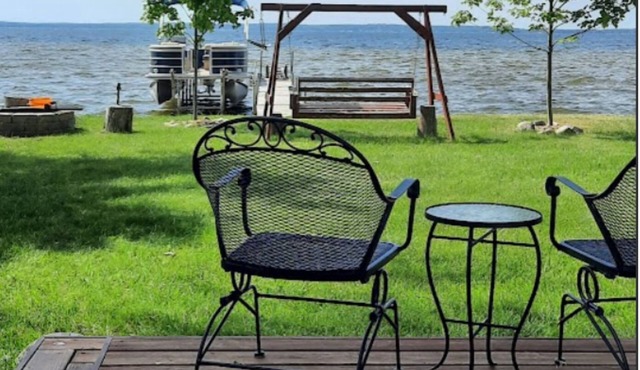 Waterfront Charmer!