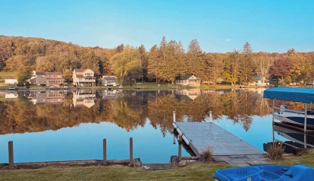 Waterfront Charming 4-bedroom cottage with WiFi, AC in Montrose