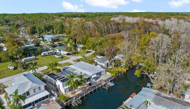 Waterfront! Charming & Quaint Cottage