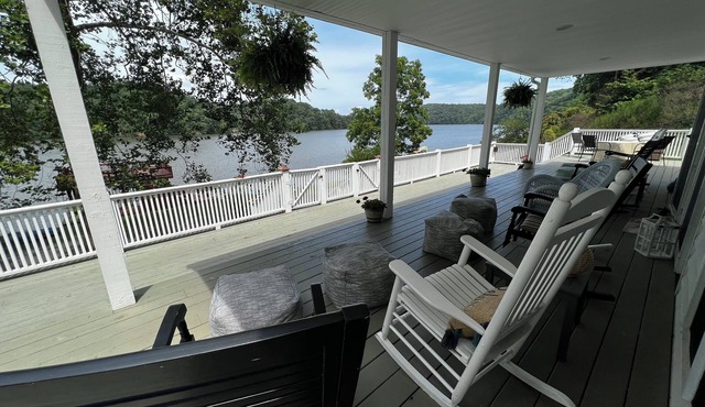 Waterfront Claytor Escape Lodge -Stunning Views
