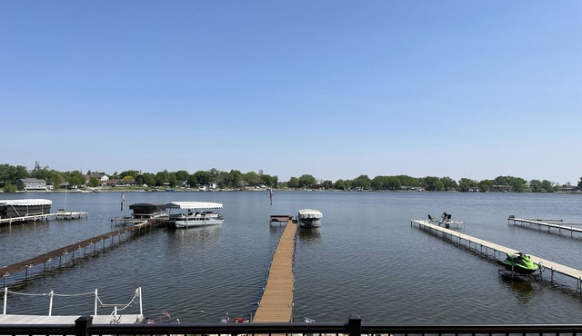 Waterfront Clear Lake home - Private Dock - use our paddle board & kayak!