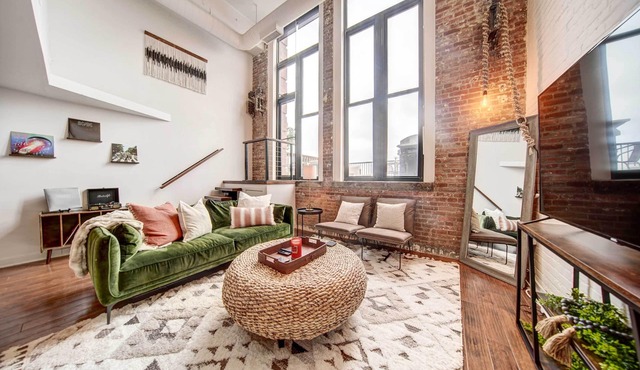 Waterfront Cleveland Apt ~ 1 Mi to Downtown