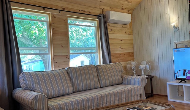 Waterfront Club House-up to 10 people-new renovations