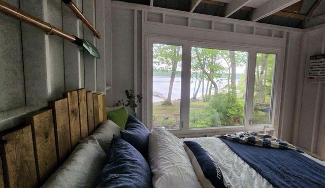 Waterfront Cozy Cottage