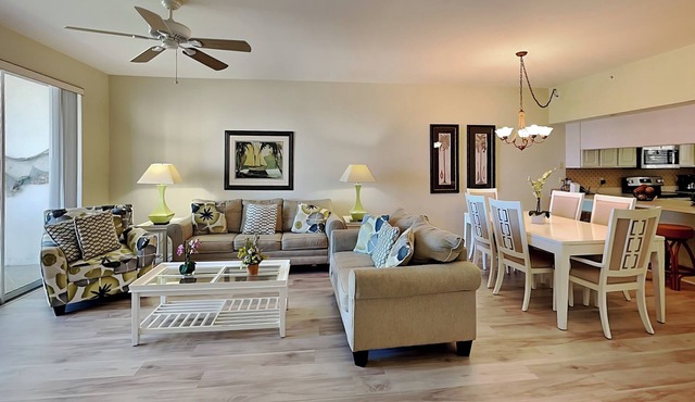 Waterfront Condo- Balcony, Community Pool, Dock+ Canal Access