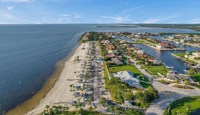 Waterfront Condo w/Boat Slip-Beach & Boat Access-Dog Friendly