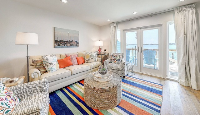 Waterfront condo a pool, dock access, washer/dryer & central AC