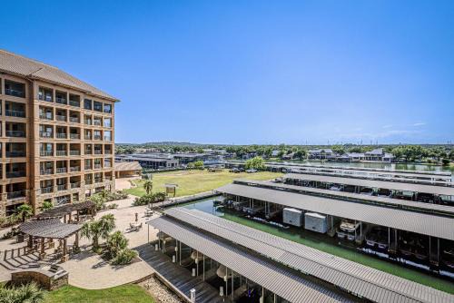 Waterfront Condo for 4 with Resort Pool & Lake View