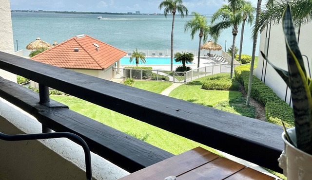 Waterfront Condo in island paradise!