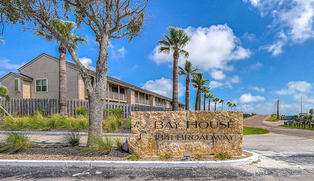 Waterfront condo in Bay House community with pools and dock