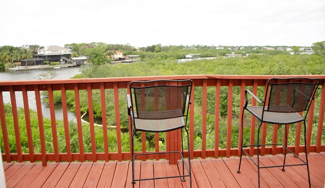 Waterfront condo, kayak launch, 1 block from bike trail, walk to Local dining.