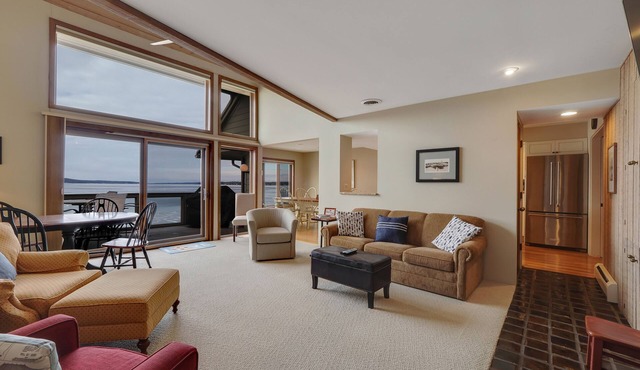 Waterfront Condo on Lake Charlevoix | Sleeps 10 | Walkable to Downtown Boyne