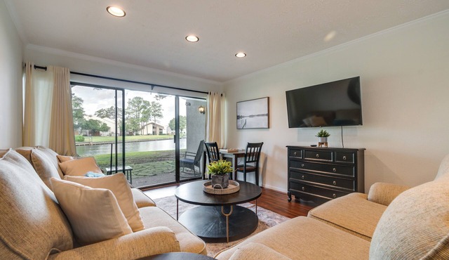 Waterfront Condo on Lake Conroe w/Boat Launch!