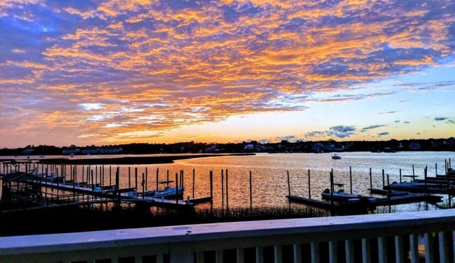 Waterfront Condo: Rosé All Day with Sunset Views