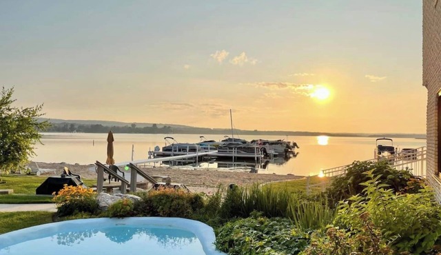 Waterfront Condo on Crooked Lake | Sleeps 4