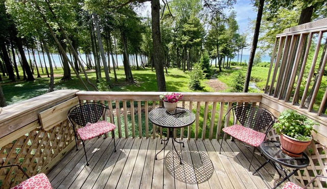 Waterfront Condo On Little Traverse Bay. Beaches, Tennis,Near Golf And Ski