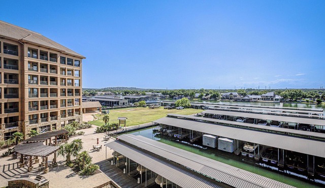 Waterfront Condo for 4 | Resort Pool & Lake View!