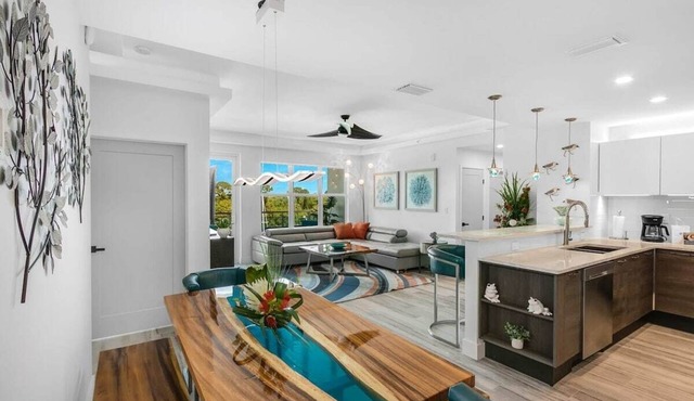 Waterfront Condo: Pool, Hot Tub & Water Views!