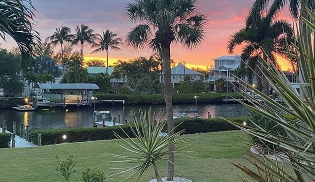 Waterfront Condo w/Boat Dock, Kayak, Bikes, Pool & Pickleball-Best Fishing!