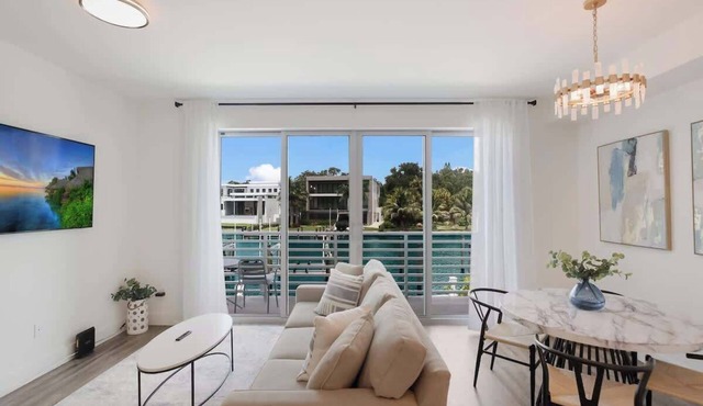 Waterfront Condo w/Kayaks, Resort Pool, Sarasota