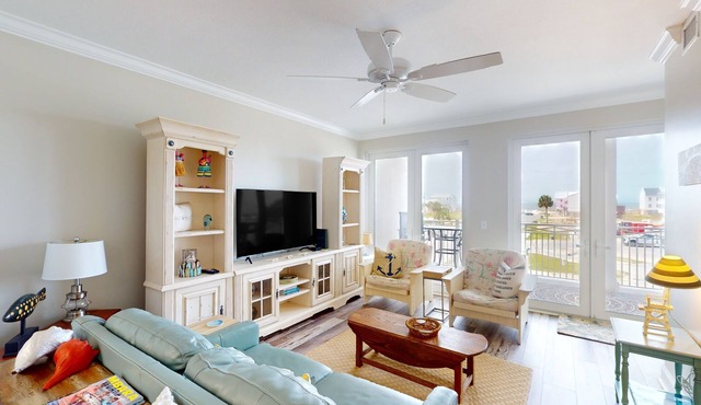 Waterfront condo with pool, hot tub, furnished lanai, fireplace & chic furniture