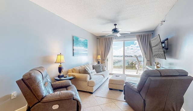 Waterfront condo w/shared pool, tennis, & sauna - near the beach