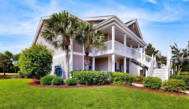 Waterfront condo with pool, tennis, bikes & lagoon/golf views - near the beach