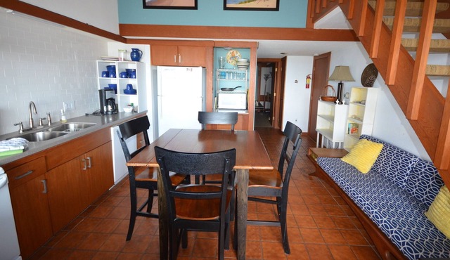Waterfront condo with stunning views in Glen Arbor. Air conditioning.