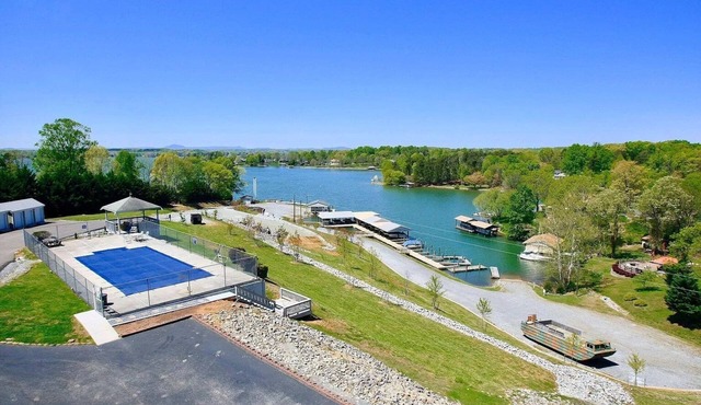 Waterfront Condo with Pool for Romantic Getaways and Fisherman. Pet Friendly!