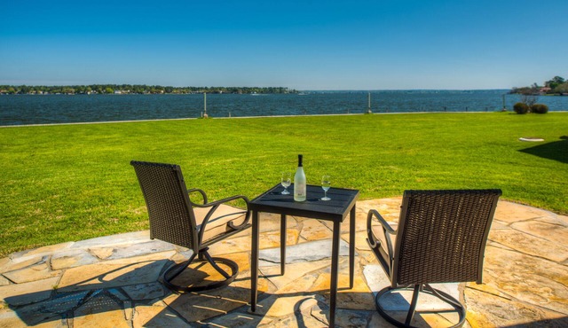 WATERFRONT CONDO WITH AMAZING VIEW OF SUNRISE, SUNSET AND EXPANSIVE OPEN WATERS