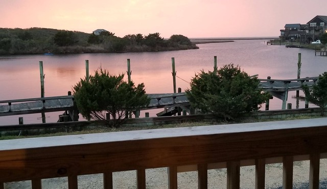 Waterfront Condo with Amazing Sunsets Overlooking the Pamlico Sound.