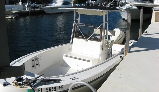 Waterfront Condo with Boat; Great for Families, Fishing, Diving and Cruising!