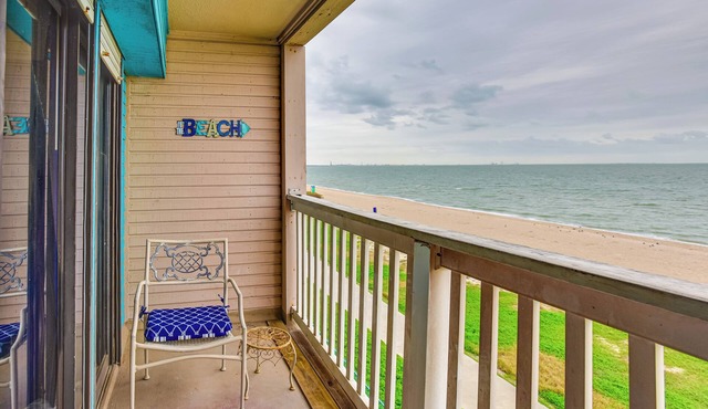 Waterfront Corpus Christi Escape w/Pool Access!
