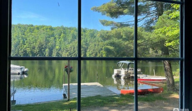 Waterfront Cottage - Clear Lake STARLINK internet Crown Land Great Hike Fishing