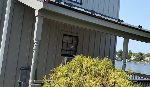 Waterfront Cottage on the C&D Canal!