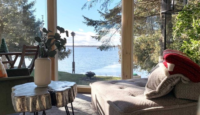 Waterfront Cottage at North Shore of Lake Scugog