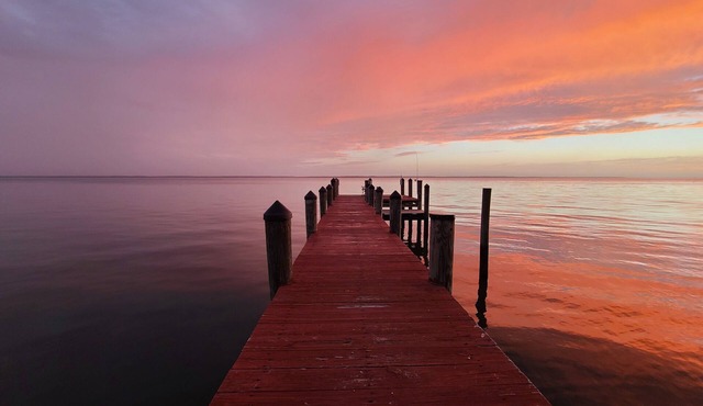 Waterfront Cottage w/Private Pier & Beach ~ Lil' Paradise On The Potomac