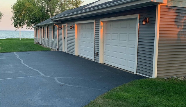 Waterfront Cottage on the bay in Green Bay