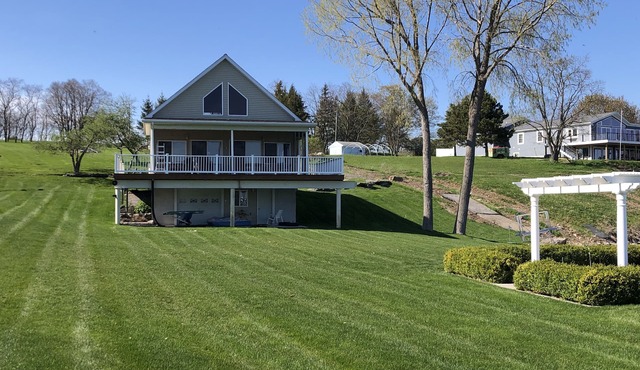 Waterfront Cottage, Palm Tree Pointe, private space right on the water.