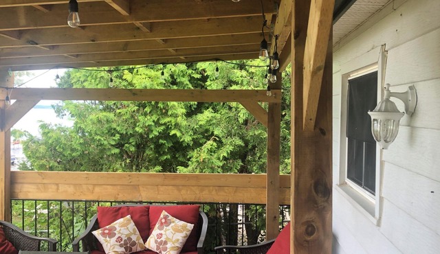 Waterfront Cottage on Rice Lake- Sleeps 8, Conveniently Located Near Amenities