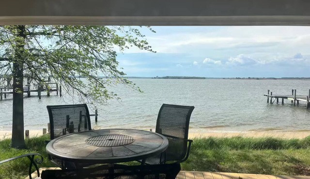 Waterfront Cottage in Mt. Vernon