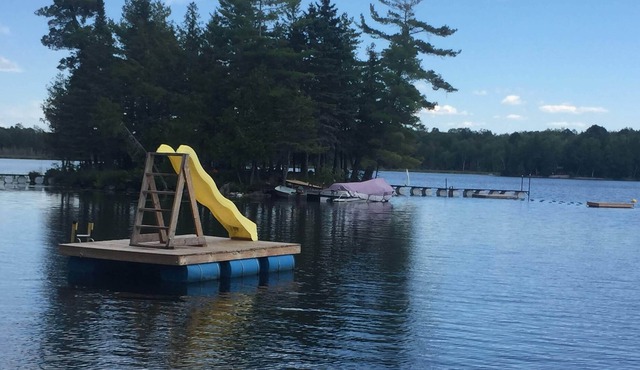 Waterfront Cottage 1 hr from Ottawa